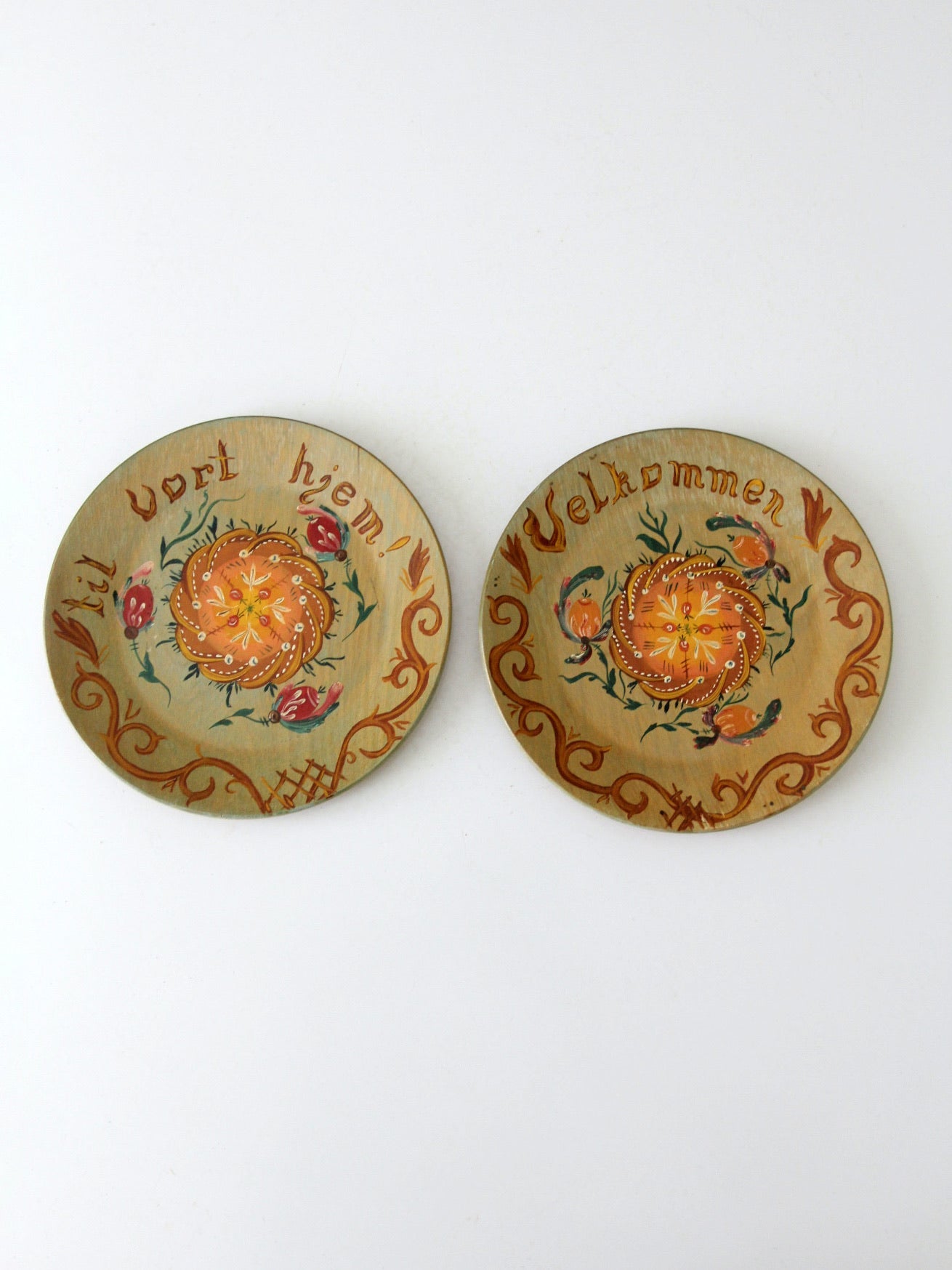 1950s Norwegian hand painted plates pair