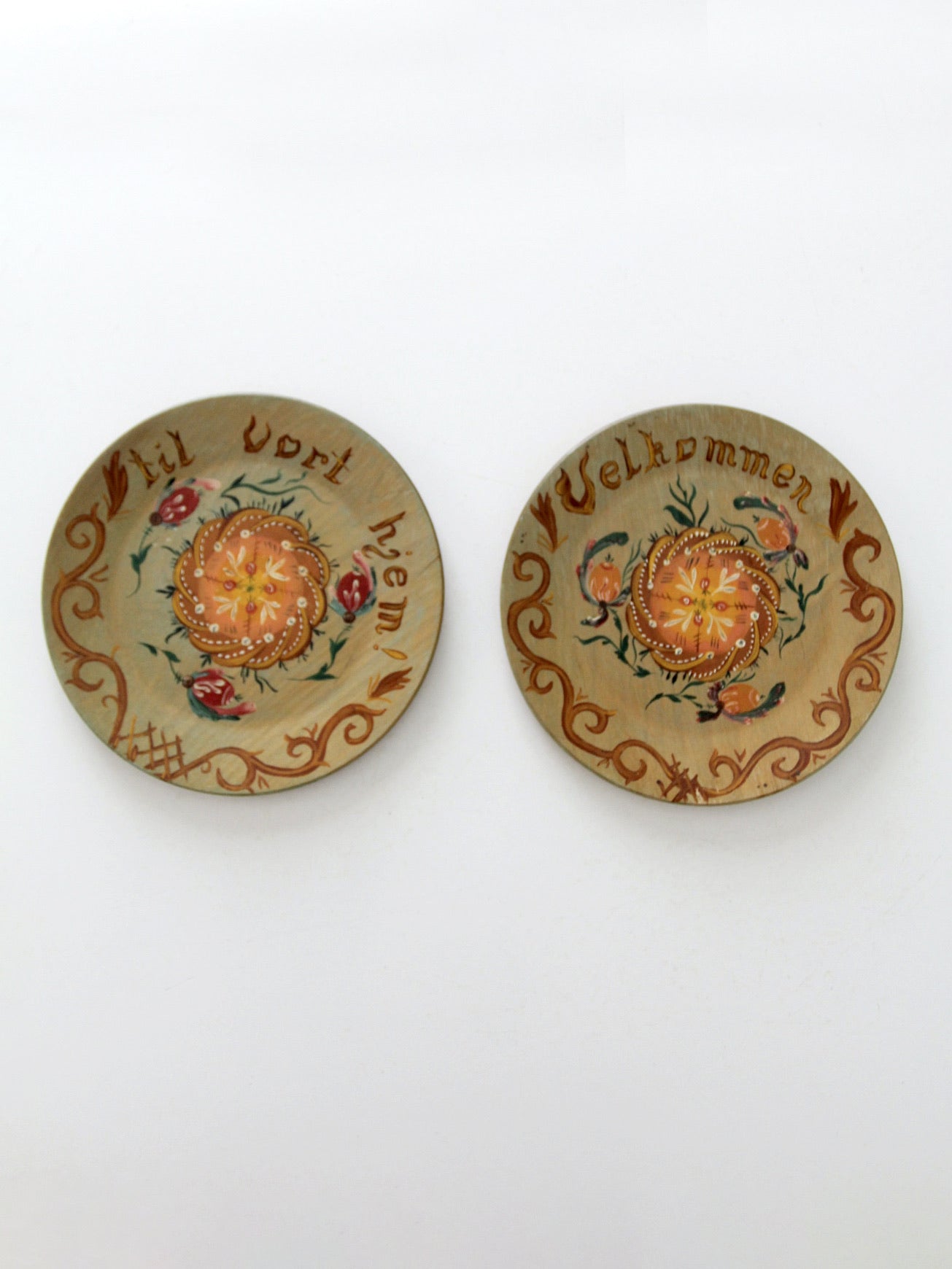 1950s Norwegian hand painted plates pair