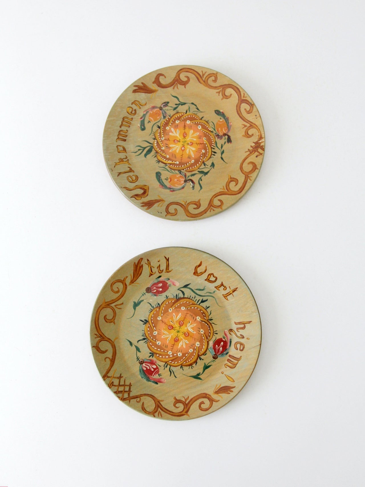 1950s Norwegian hand painted plates pair