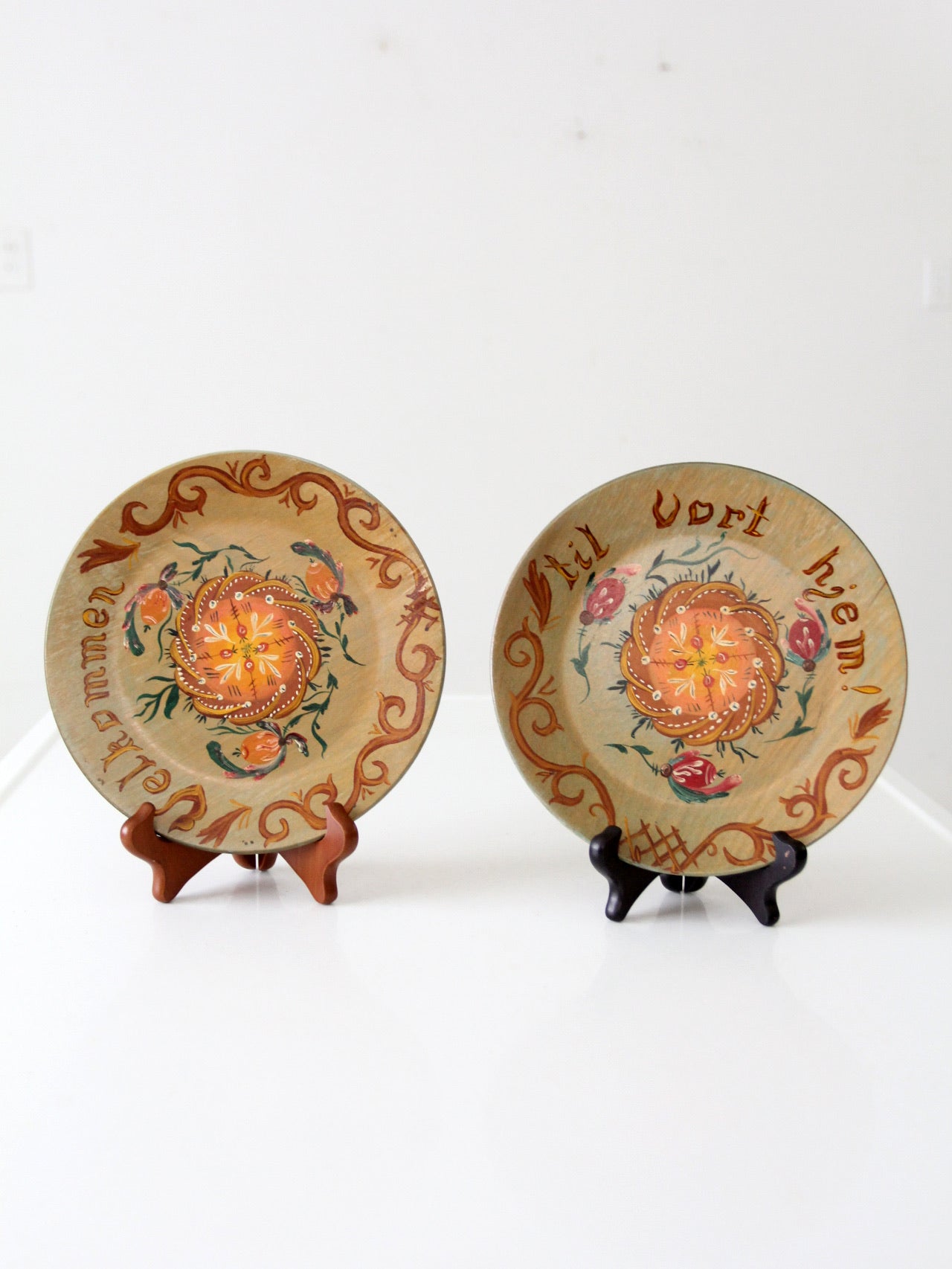 1950s Norwegian hand painted plates pair